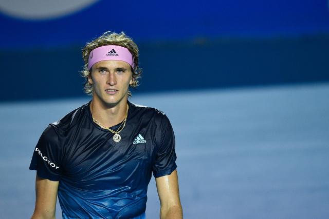 以压倒性的 以压倒性的