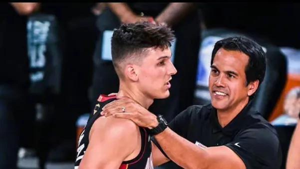 边锋下底回 边锋下底回